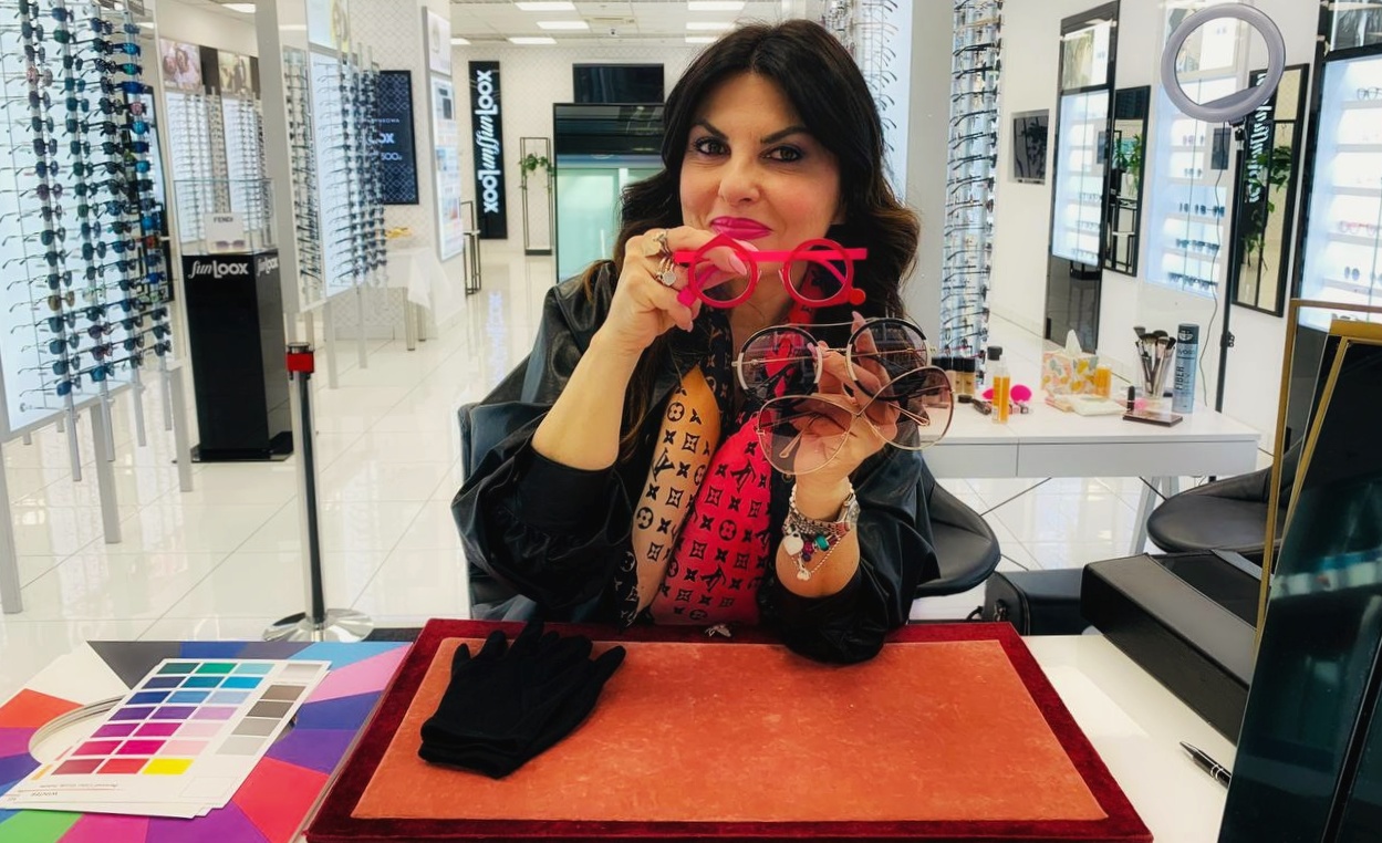 Angelica Pagnelli consiglia occhiali tondeggianti per un viso quadrato
