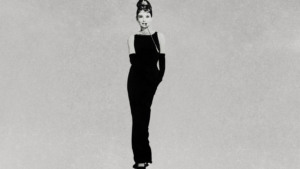 Givenchy divenne il brand icona dell'eleganza di Audrey Hepburn nel film Colazione da Tiffany