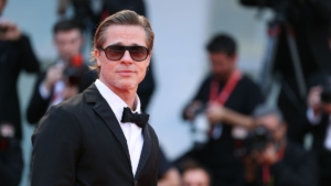 Brad Pitt indossa occhiali Carrera sul red carpet